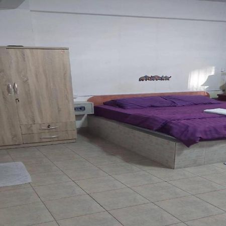 Pluemchai Guesthouse Джомтьен Экстерьер фото