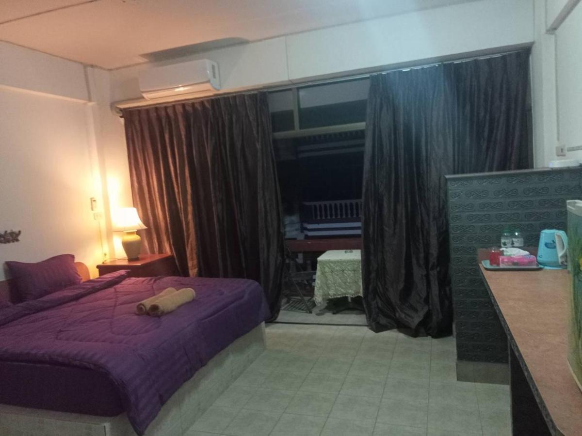 Pluemchai Guesthouse Джомтьен Экстерьер фото