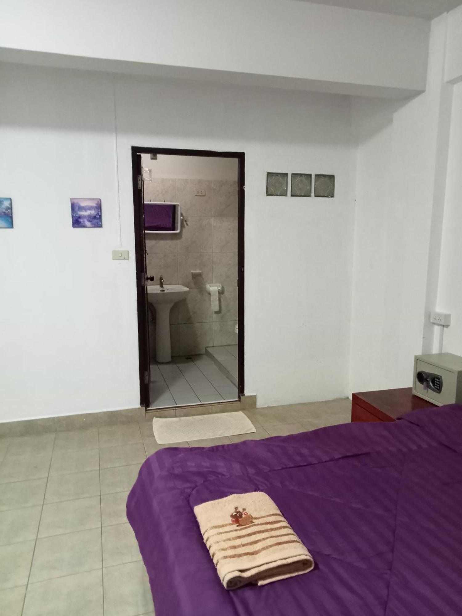 Pluemchai Guesthouse Джомтьен Экстерьер фото
