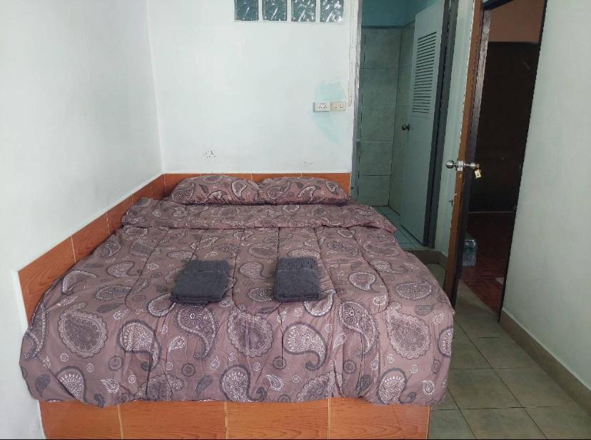 Pluemchai Guesthouse Джомтьен Экстерьер фото