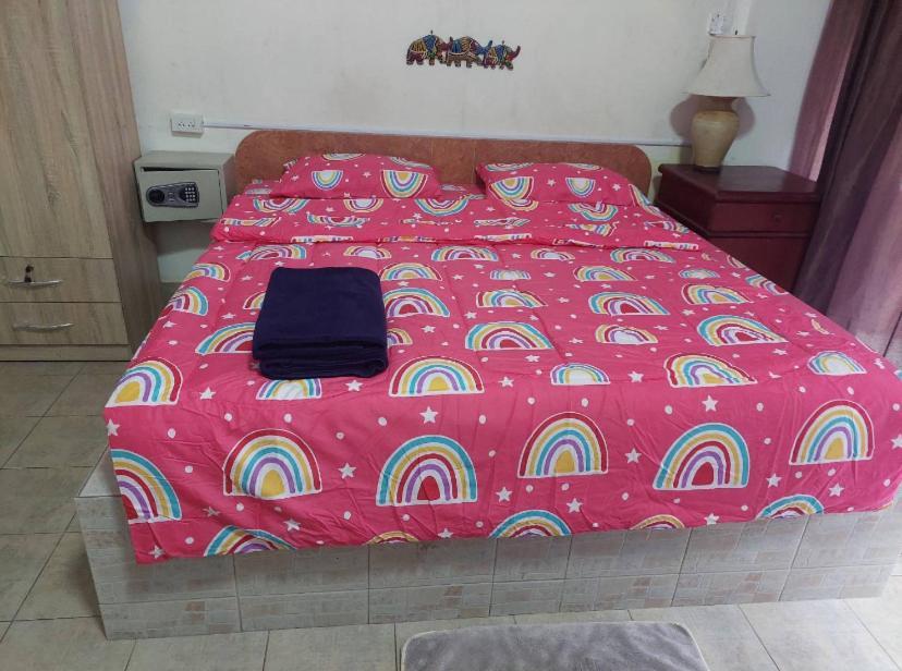 Pluemchai Guesthouse Джомтьен Экстерьер фото