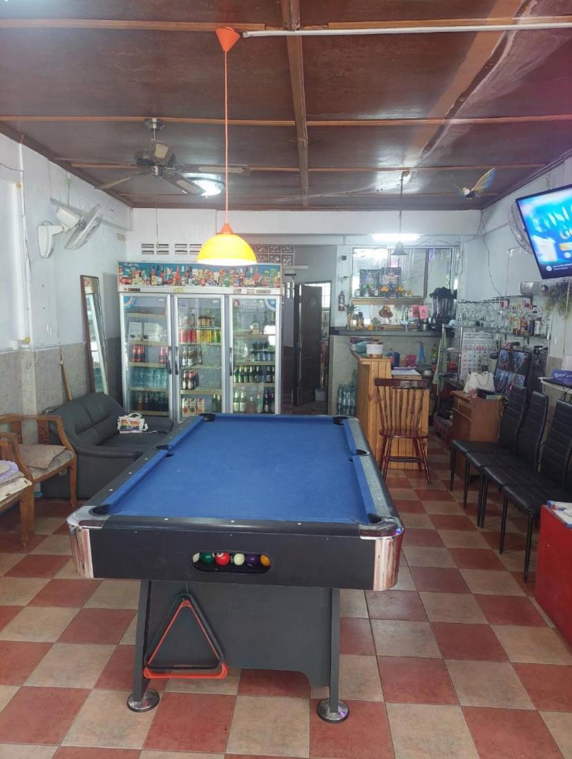 Pluemchai Guesthouse Джомтьен Экстерьер фото