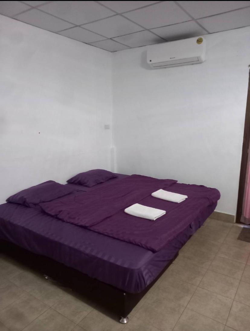 Pluemchai Guesthouse Джомтьен Экстерьер фото
