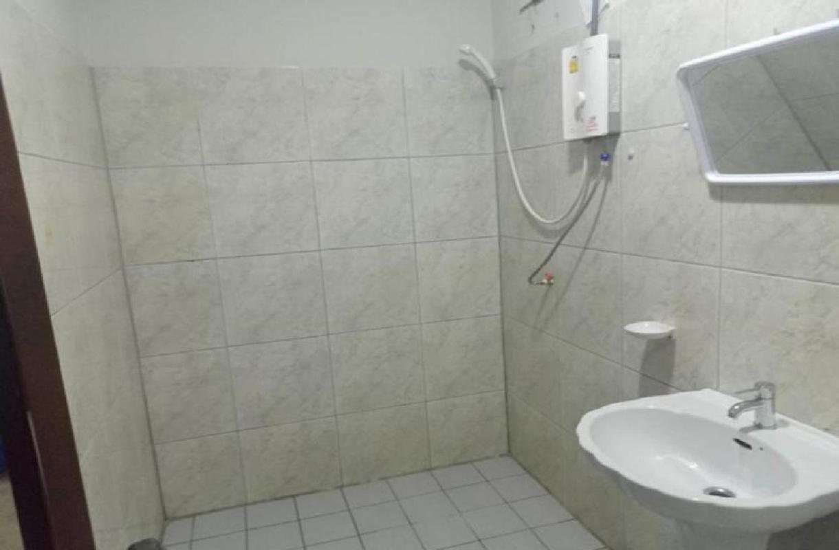 Pluemchai Guesthouse Джомтьен Экстерьер фото