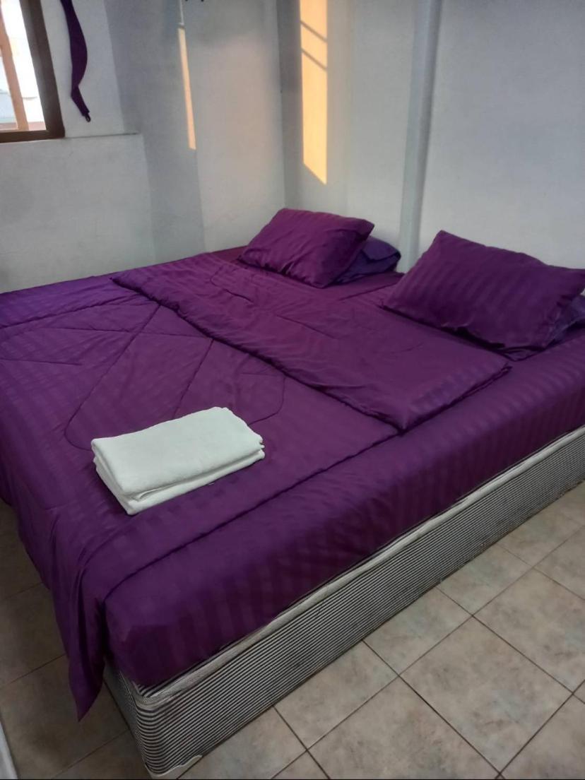 Pluemchai Guesthouse Джомтьен Экстерьер фото
