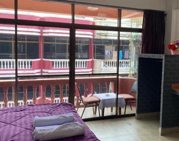Pluemchai Guesthouse Джомтьен Экстерьер фото